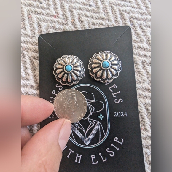 Western Jewels -Studs Silver and Turquoise Earrings - Picture 5 of 7